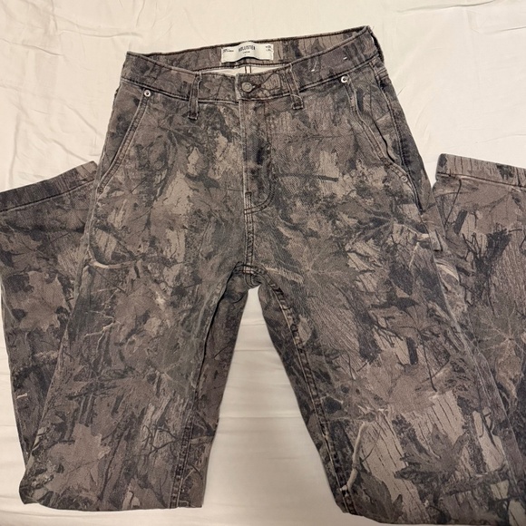 Hollister Camo Loose Jeans - Picture 1 of 7